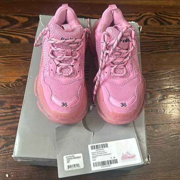 Balenciaga Triple S - Picture 1 of 7